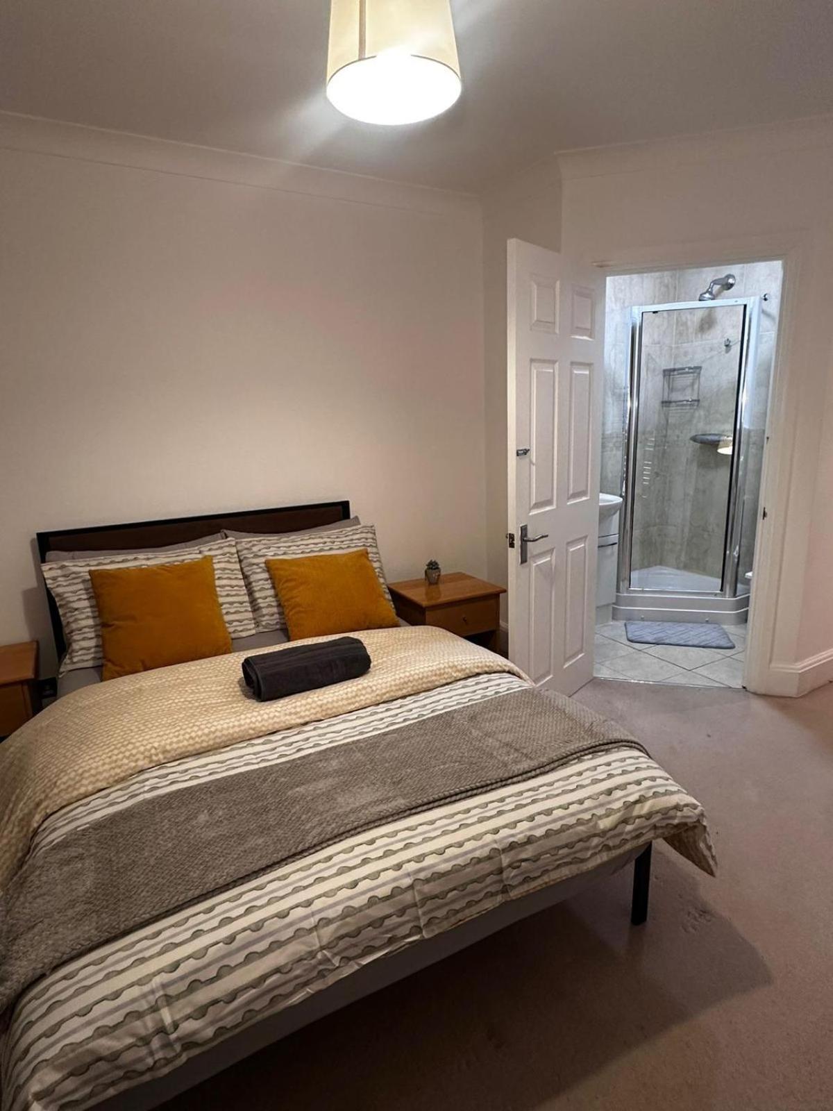 City Lux Apartment Londra Esterno foto