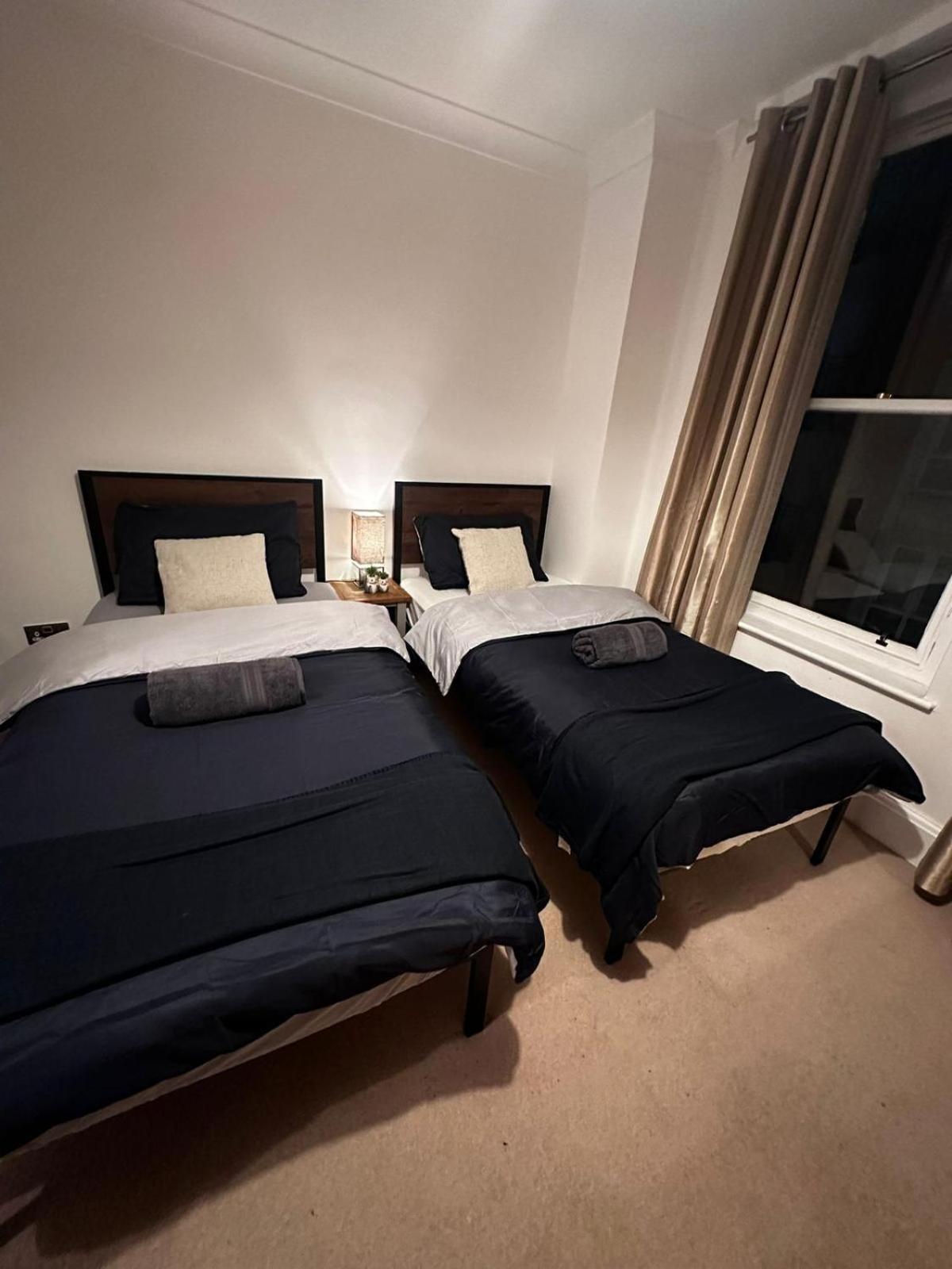 City Lux Apartment Londra Esterno foto