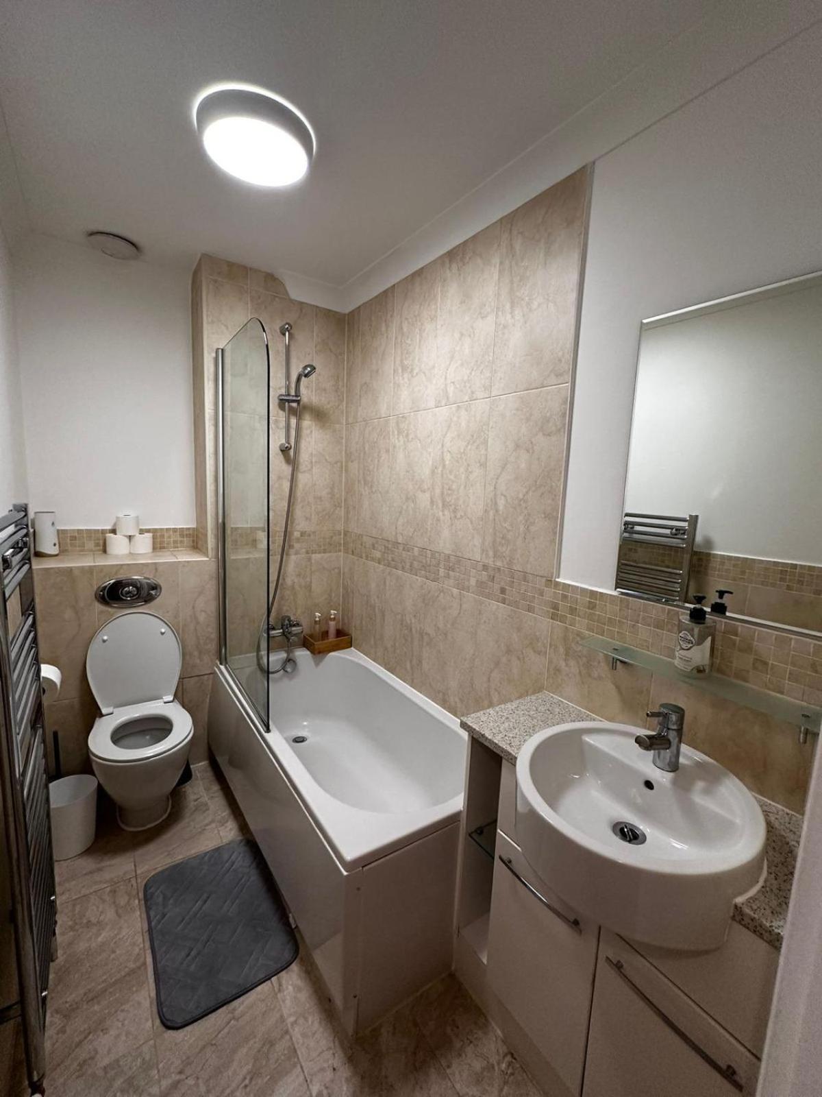 City Lux Apartment Londra Esterno foto